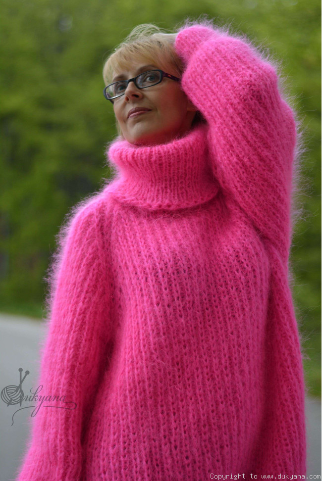 Handknt mohair sweater Turtleneck jumper soft pullover/T9